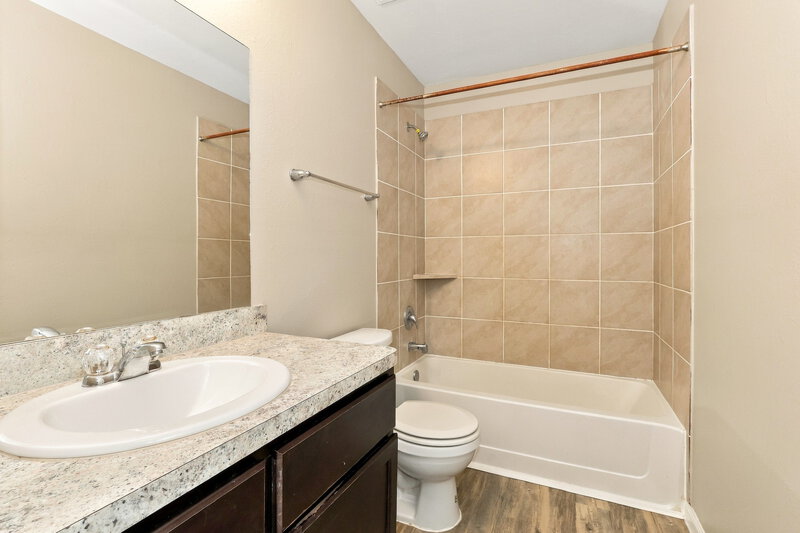 1,725/Mo, 21110 Sugar Orchard Lane Tomball, TX 77375 Bathroom View