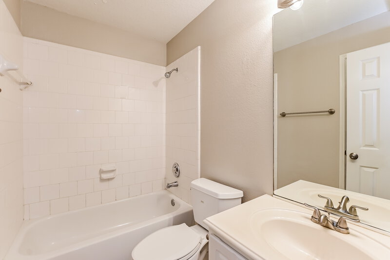 2,110/Mo, 19606 Winding Canyon Lane Katy, TX 77449 Bathroom View