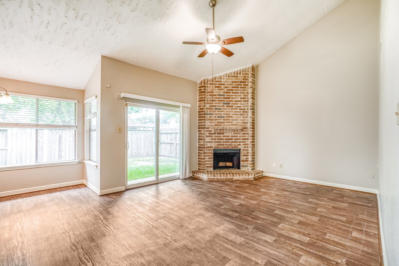 1,765/Mo, 15238 Bedford Glen Drive Channelview, TX 77530 Living Room View