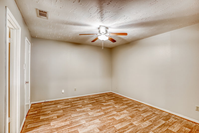 1,765/Mo, 15238 Bedford Glen Drive Channelview, TX 77530 Main Bedroom View