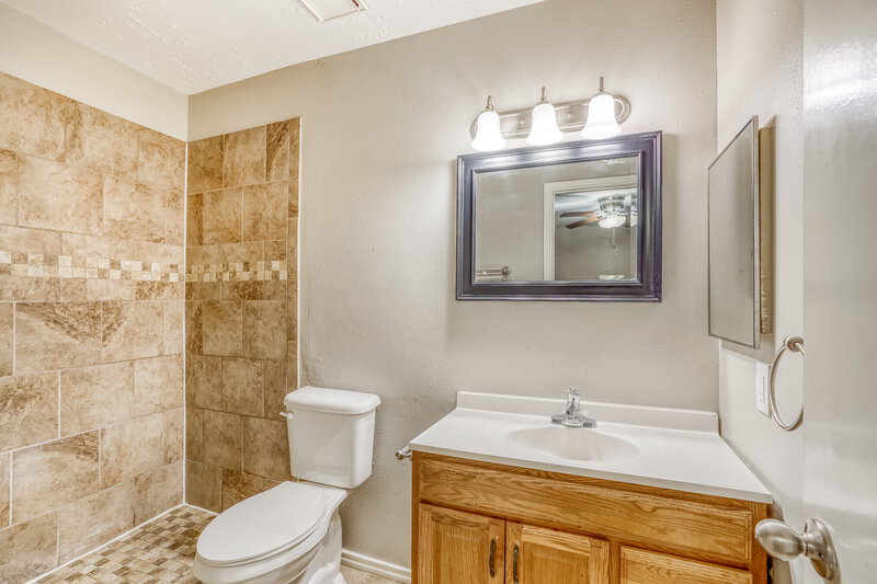 1,765/Mo, 15238 Bedford Glen Drive Channelview, TX 77530 Main Bathroom View