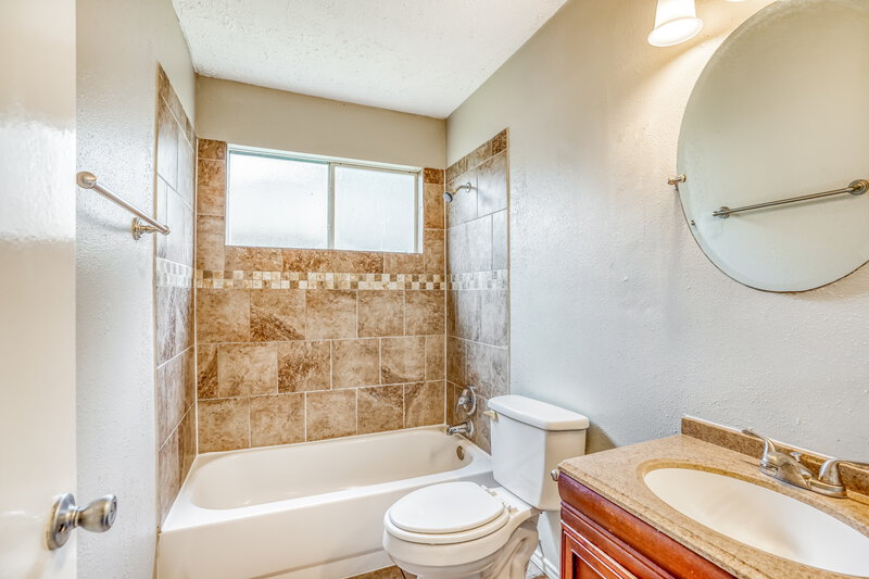 1,765/Mo, 15238 Bedford Glen Drive Channelview, TX 77530 Bathroom View