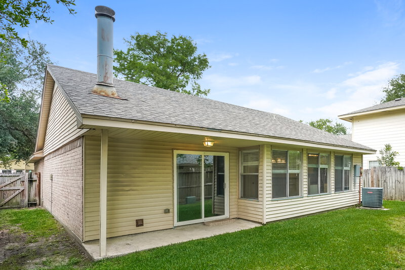 1,765/Mo, 15238 Bedford Glen Drive Channelview, TX 77530 Rear View