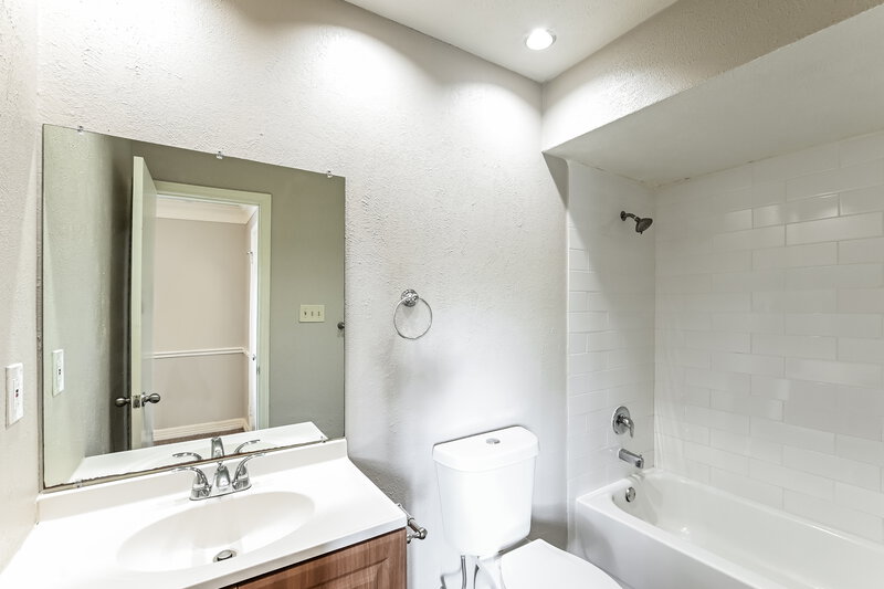 1,800/Mo, 2719 Killdeer Lane Humble, TX 77396 Bathroom View