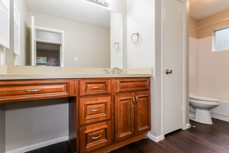1,880/Mo, 7418 Odinglen Dr Houston, TX 77095 Main Bathroom View