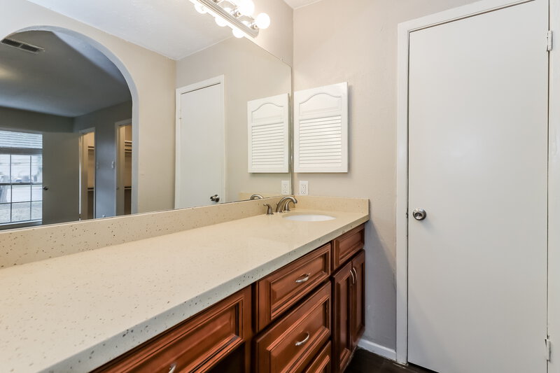 1,880/Mo, 7418 Odinglen Dr Houston, TX 77095 Bathroom View