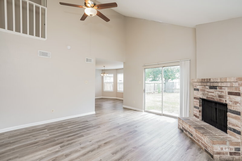 1,760/Mo, 5907 Beaconridge Drive Houston, TX 77053 Living Room View