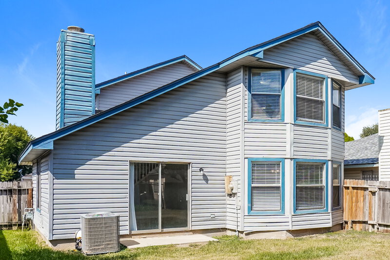 1,760/Mo, 5907 Beaconridge Drive Houston, TX 77053 Rear View