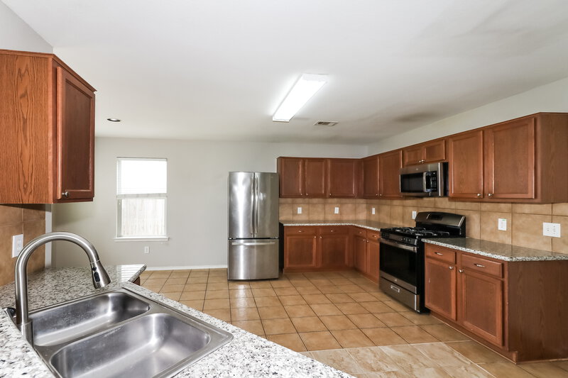 1,830/Mo, 20318 Clydesdale Ridge Drive Humble, TX 77338 Kitchen View 2