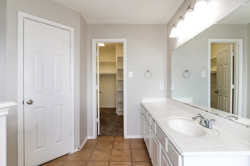 1,830/Mo, 20318 Clydesdale Ridge Drive Humble, TX 77338 Main Bathroom View 2