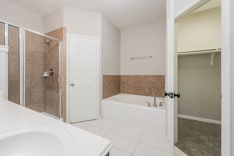 1,790/Mo, 5107 Light Bluff Court Spring, TX 77373 Main Bathroom View