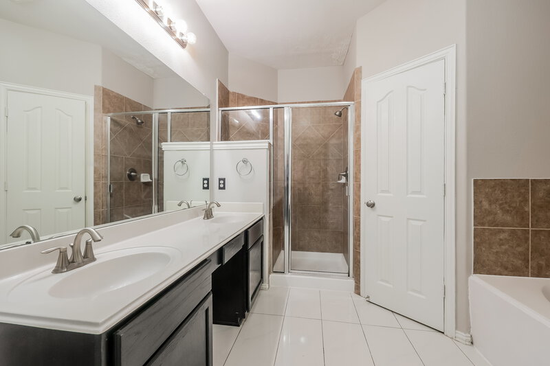 1,790/Mo, 5107 Light Bluff Court Spring, TX 77373 Main Bathroom View 2