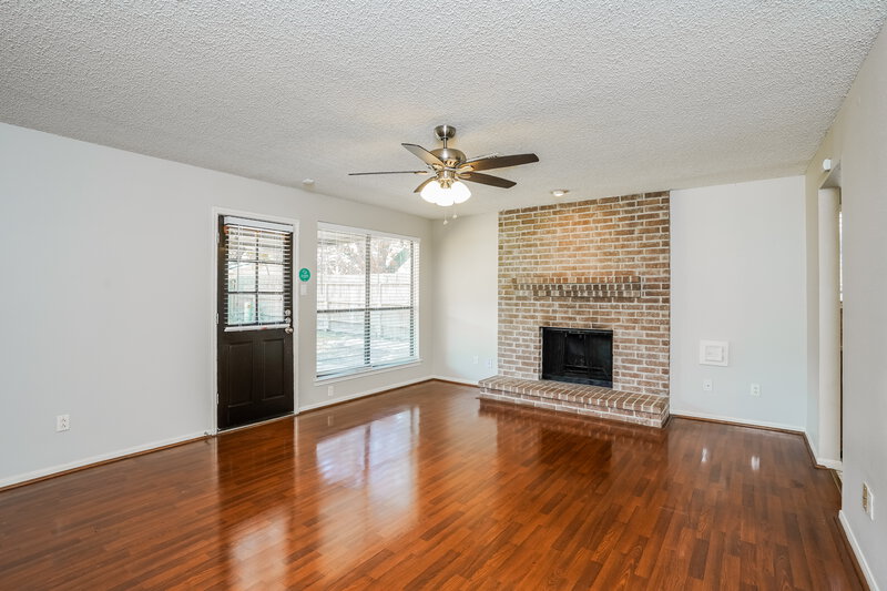 1,910/Mo, 17319 Huntersglen Circle Humble, TX 77396 Living Room View 2