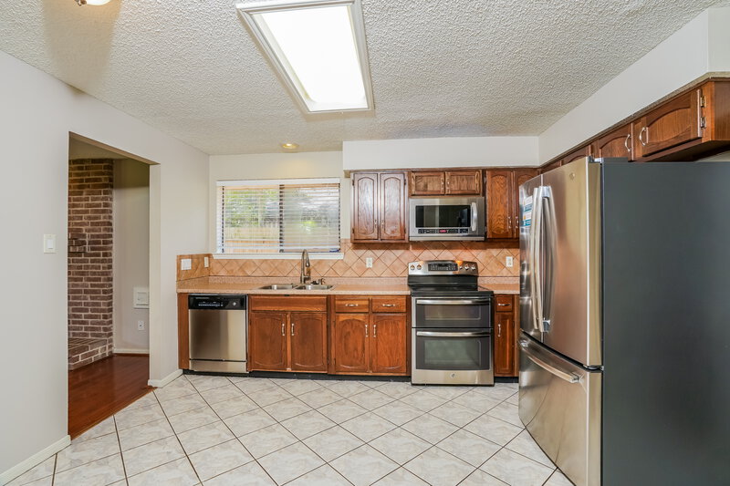1,910/Mo, 17319 Huntersglen Circle Humble, TX 77396 Kitchen View 2