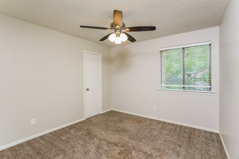 1,910/Mo, 17319 Huntersglen Circle Humble, TX 77396 Main Bedroom View 3