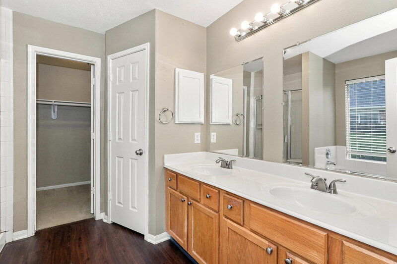 1,980/Mo, 3122 Rainpark Lane Katy, TX 77449 Primary Bathroom View