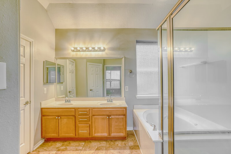 1,965/Mo, 8715 Elm Drake Lane Humble, TX 77338 Main Bathroom View