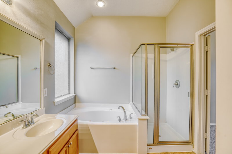 1,965/Mo, 8715 Elm Drake Lane Humble, TX 77338 Main Bathroom View 2