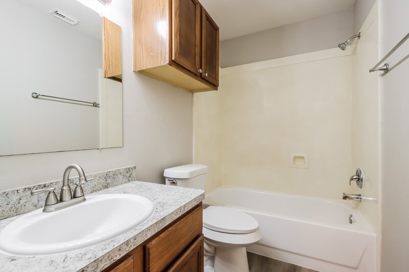 1,620/Mo, 2427 Meandering Trail Kingwood, TX 77339 Bathroom View