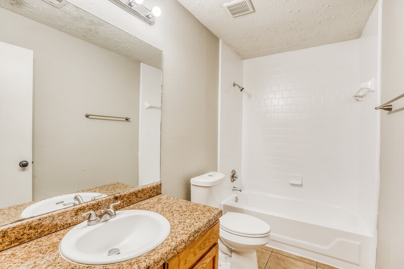 1,940/Mo, 2002 Hickory Glen Dr Missouri City, TX 77489 Bathroom View