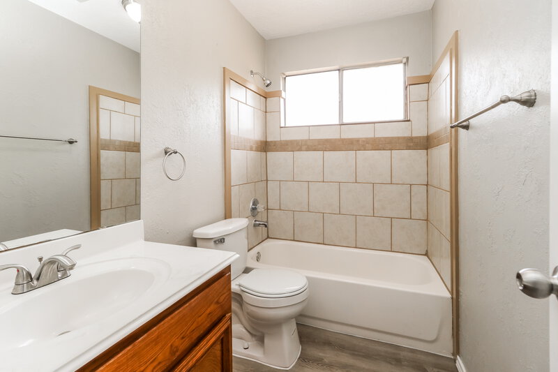 1,850/Mo, 16818 Swanmore Drive Humble, TX 77396 Bathroom View