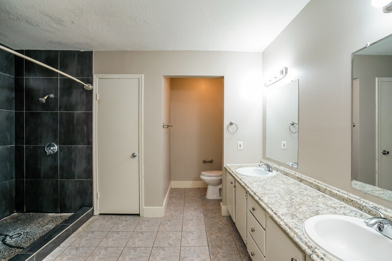 1,645/Mo, 20117 Dawn Mist Dr Humble, TX 77346 Main Bathroom View