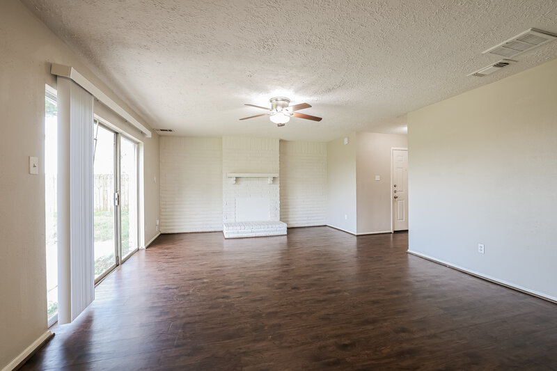 1,680/Mo, 7703 Leather Market St Houston, TX 77064 Living Room View 3