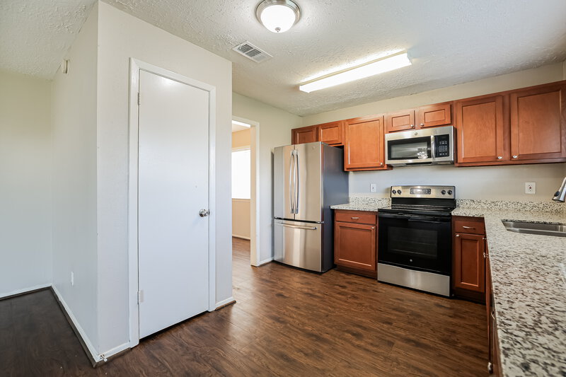 1,680/Mo, 7703 Leather Market St Houston, TX 77064 Kitchen View