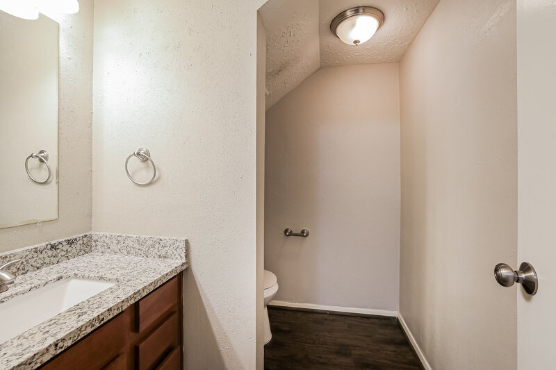 1,680/Mo, 7703 Leather Market St Houston, TX 77064 Bathroom View