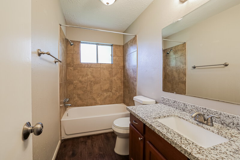 1,680/Mo, 7703 Leather Market St Houston, TX 77064 Bathroom View 2