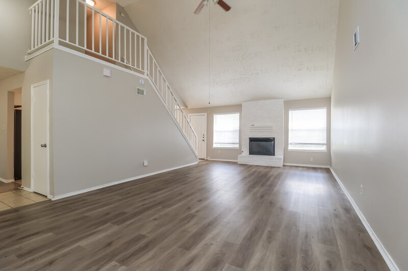 2,365/Mo, 19810 Misty Pines Dr Humble, TX 77346 Living Room View 2