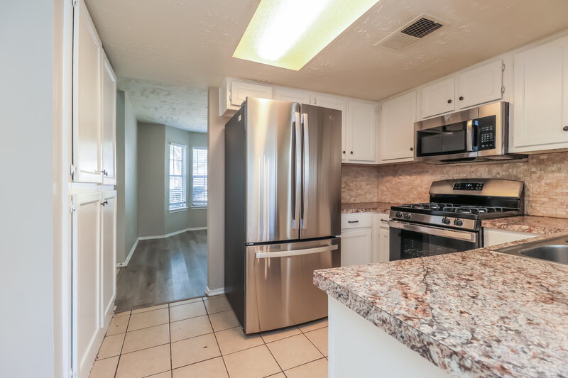2,365/Mo, 19810 Misty Pines Dr Humble, TX 77346 Kitchen View