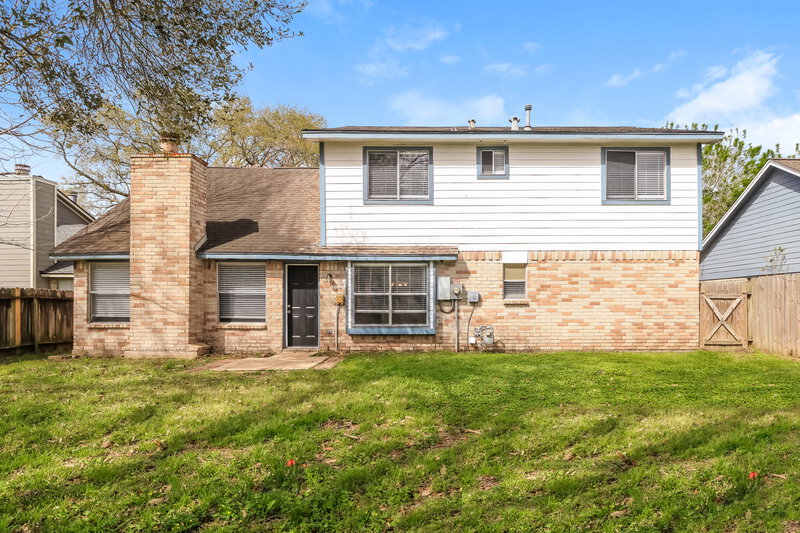 2,365/Mo, 19810 Misty Pines Dr Humble, TX 77346 Rear View