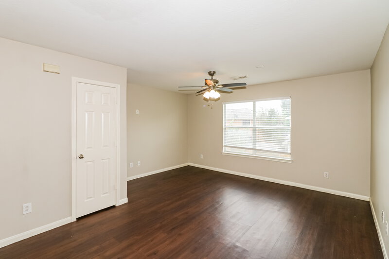 1,785/Mo, 12202 Greencanyon Dr Houston, TX 77044 Living Room View 2