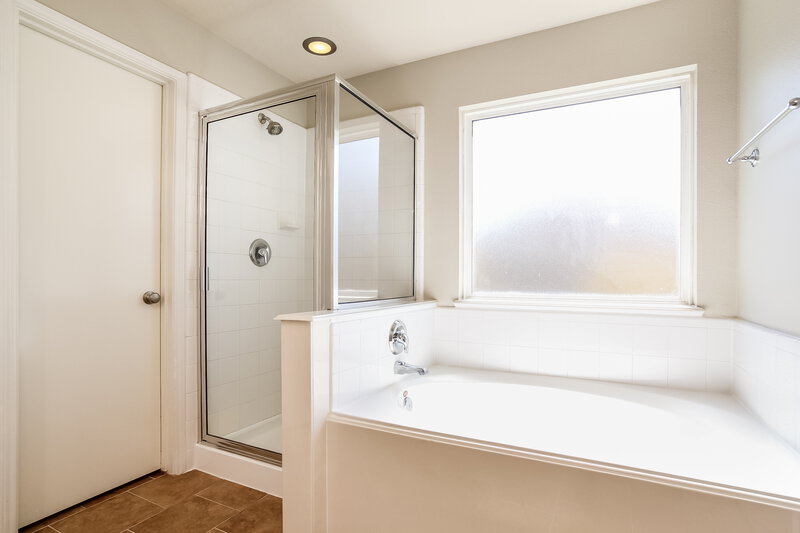 1,970/Mo, 17807 Egret Lake Way Humble, TX 77346 Master Bathroom View 2