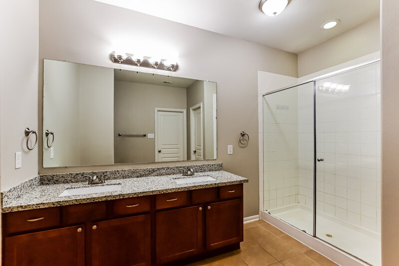 2,220/Mo, 18310 Canary Bluff Ln Cypress, TX 77433 Main Bathroom View