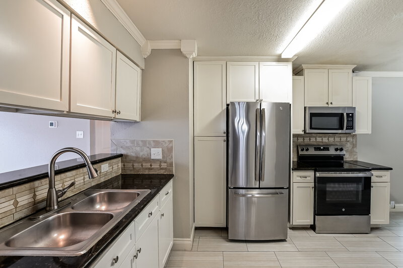 1,775/Mo, 17422 Lobo Trl Houston, TX 77084 Kitchen View 2