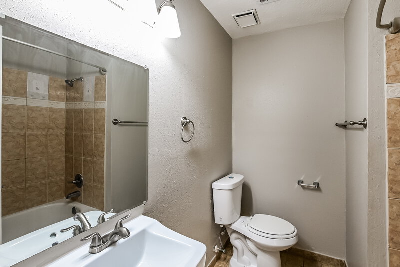 1,775/Mo, 17422 Lobo Trl Houston, TX 77084 Bathroom View