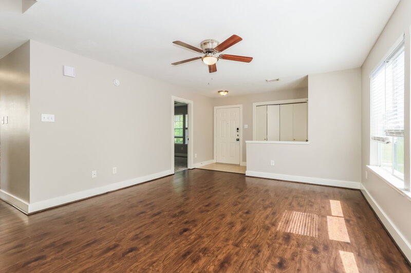 1,755/Mo, 9711 Farrell Dr Houston, TX 77070 Living Room View 3