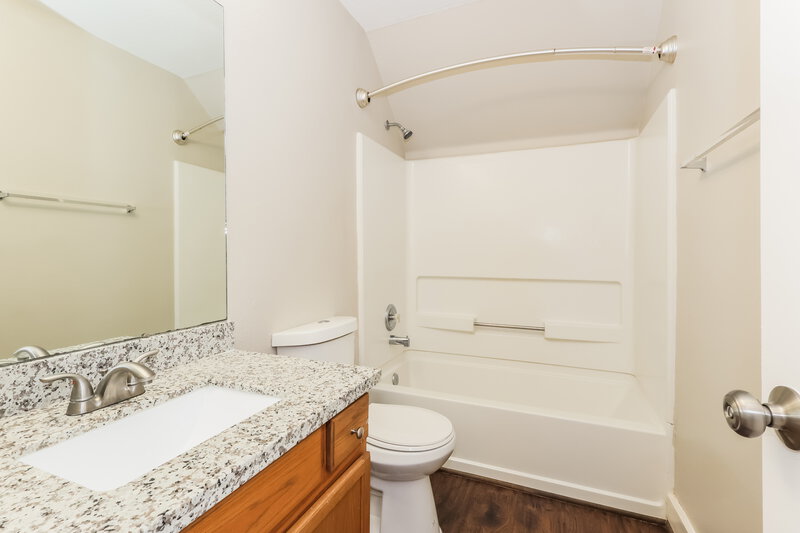 1,755/Mo, 9711 Farrell Dr Houston, TX 77070 Bathroom View