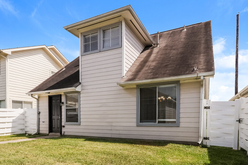 1,755/Mo, 9711 Farrell Dr Houston, TX 77070 Rear View
