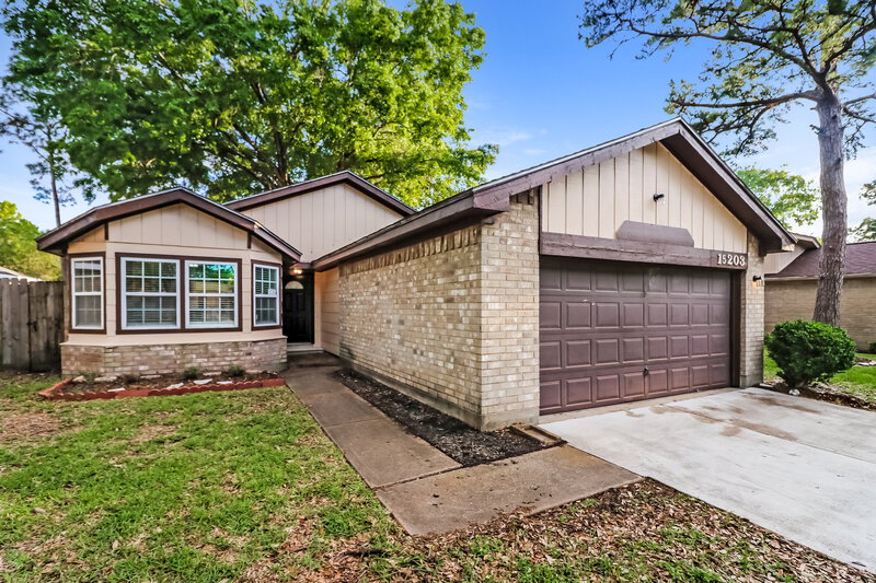 1,620/Mo, 15203 Beechnut St Houston, TX 77083 Front View