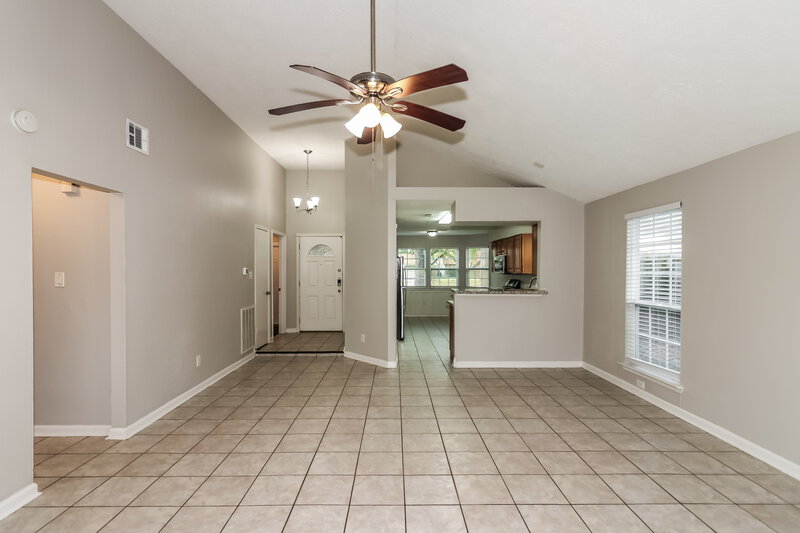1,620/Mo, 15203 Beechnut St Houston, TX 77083 Living Room View 2