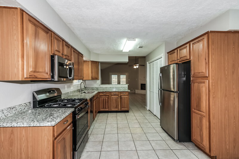 1,620/Mo, 15203 Beechnut St Houston, TX 77083 Kitchen View 2
