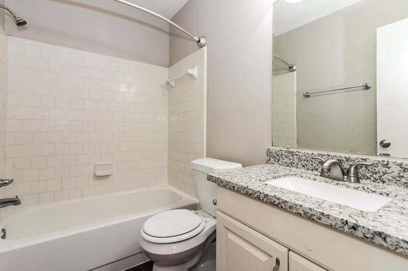 1,620/Mo, 15203 Beechnut St Houston, TX 77083 Bathroom View