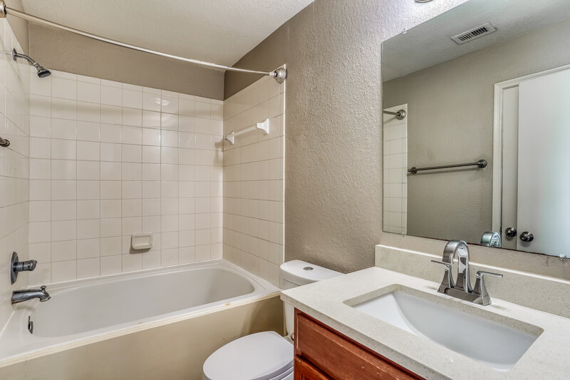 1,725/Mo, 20619 Tayman Oaks Drive Cypress, TX 77433 Main Bathroom View