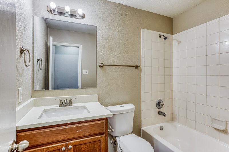 1,725/Mo, 20619 Tayman Oaks Drive Cypress, TX 77433 Bathroom View