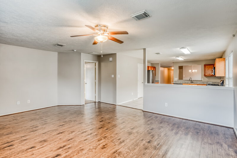 1,950/Mo, 4931 Winding View Ln Humble, TX 77346 Living Room View