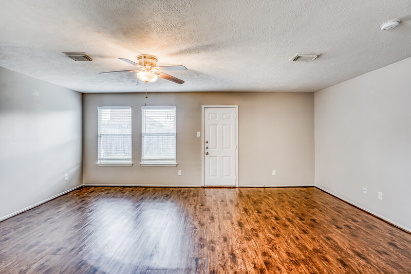 1,950/Mo, 4931 Winding View Ln Humble, TX 77346 Living Room View 2