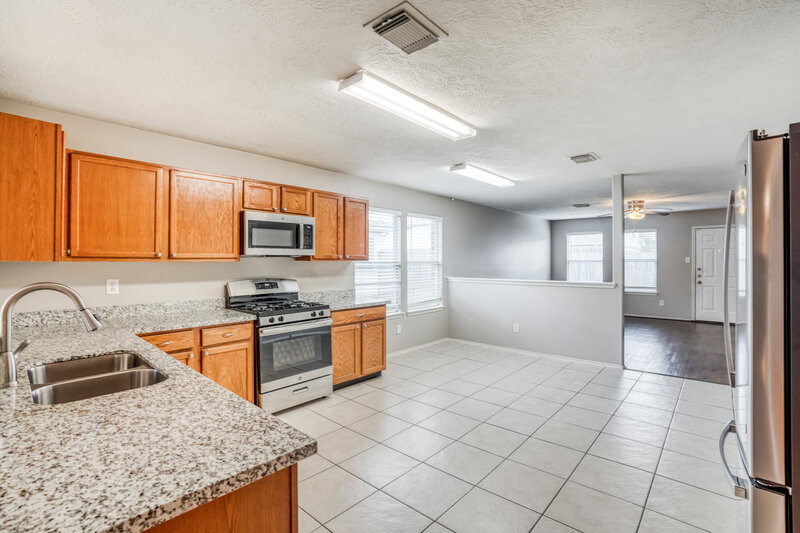 1,950/Mo, 4931 Winding View Ln Humble, TX 77346 Kitchen View
